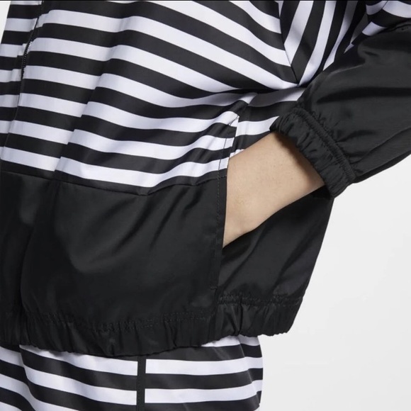 Nike black and white striped wind breaker NWT - Picture 3 of 5